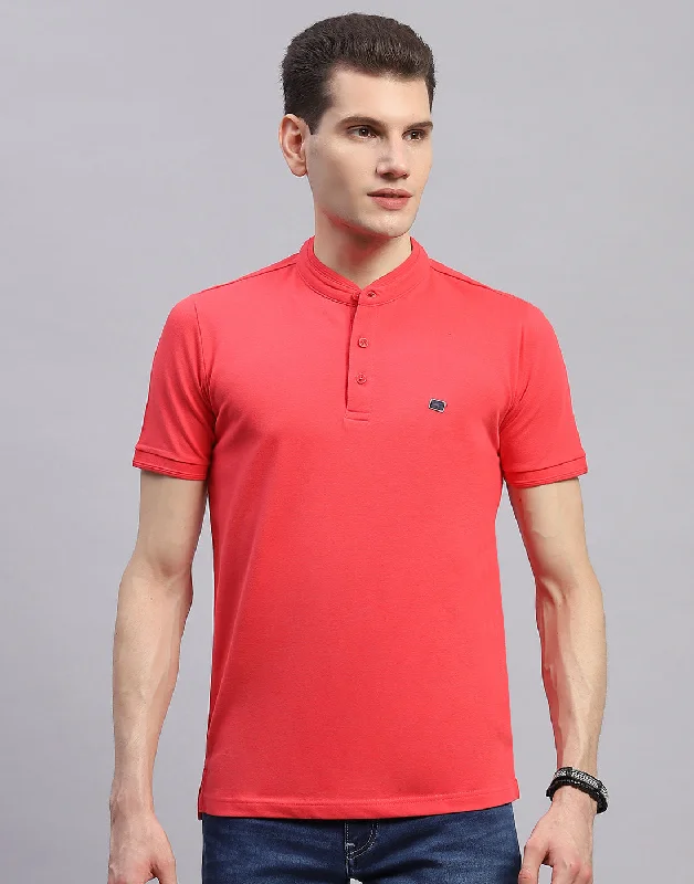 relaxed fit men’s short sleeve t-shirts for summer -Men Pink Solid Band Collar Half Sleeve T-Shirt